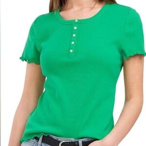 Riley & Rae | Lettuce Edge Henley Top in Green Size S